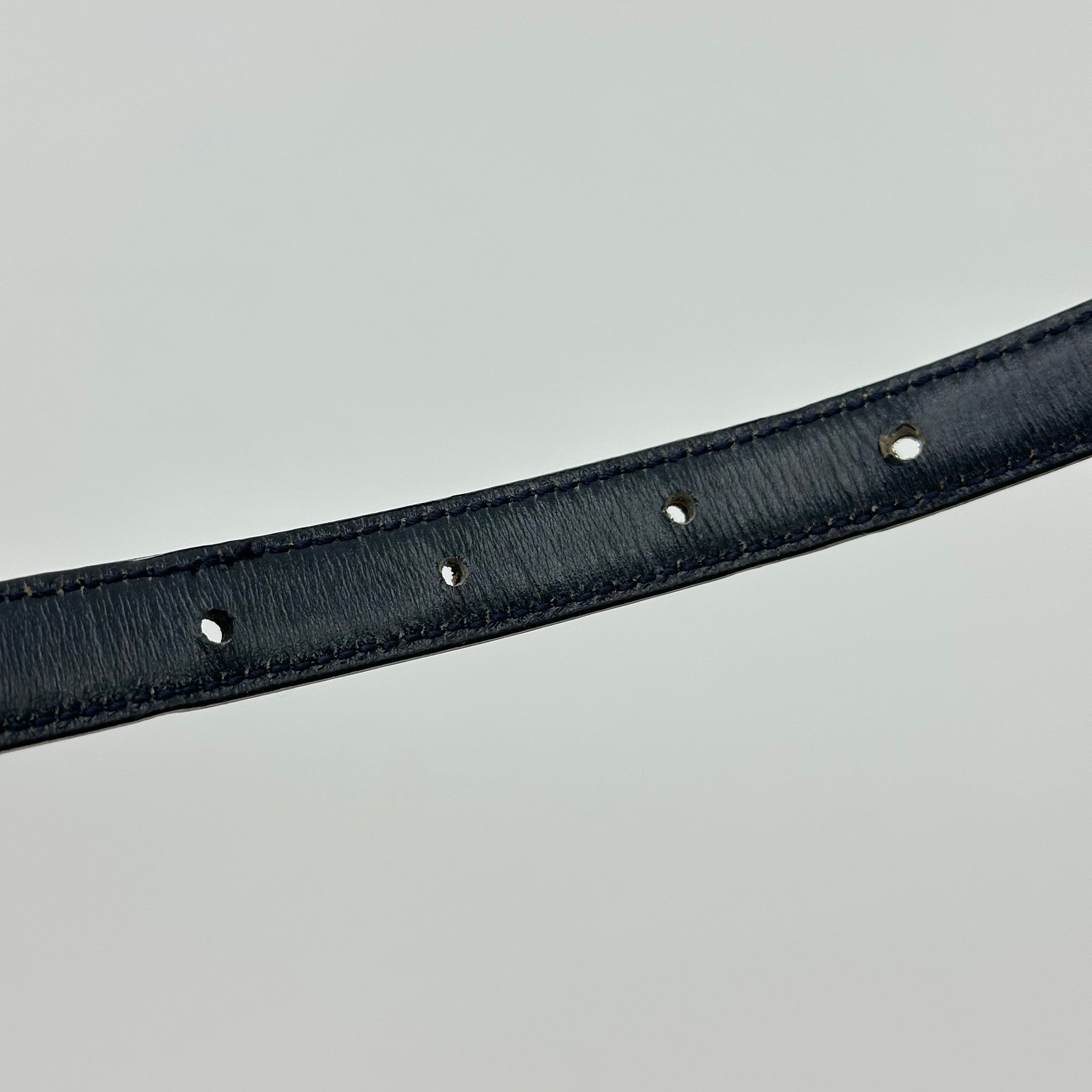 Cinturón de cuero con logo G cuadrado Gucci Cinturón clásico con hebilla dorada Talla 75