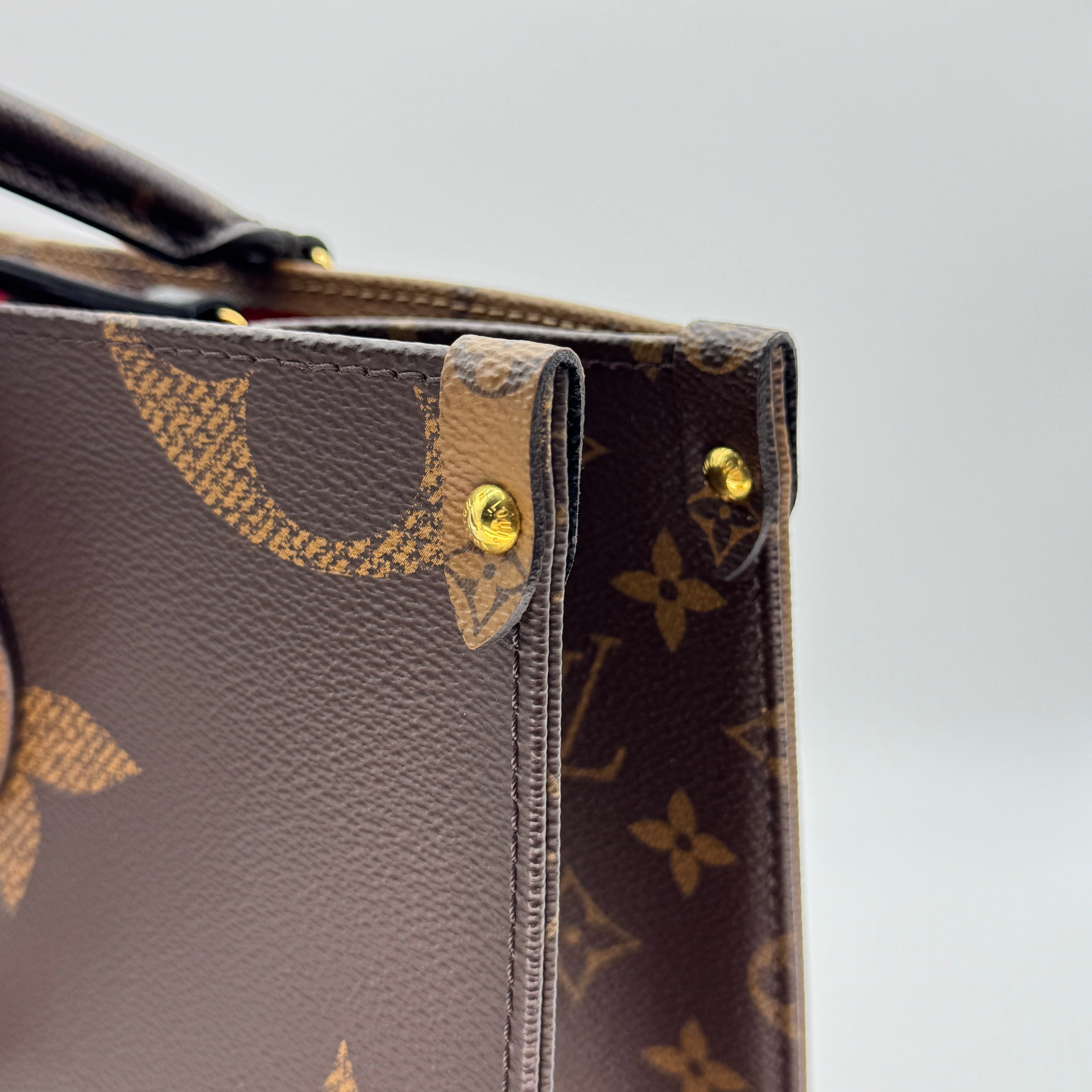 Louis Vuitton Giant Monogram Reverse On the Go MM M45321 Brown There was an RFID response