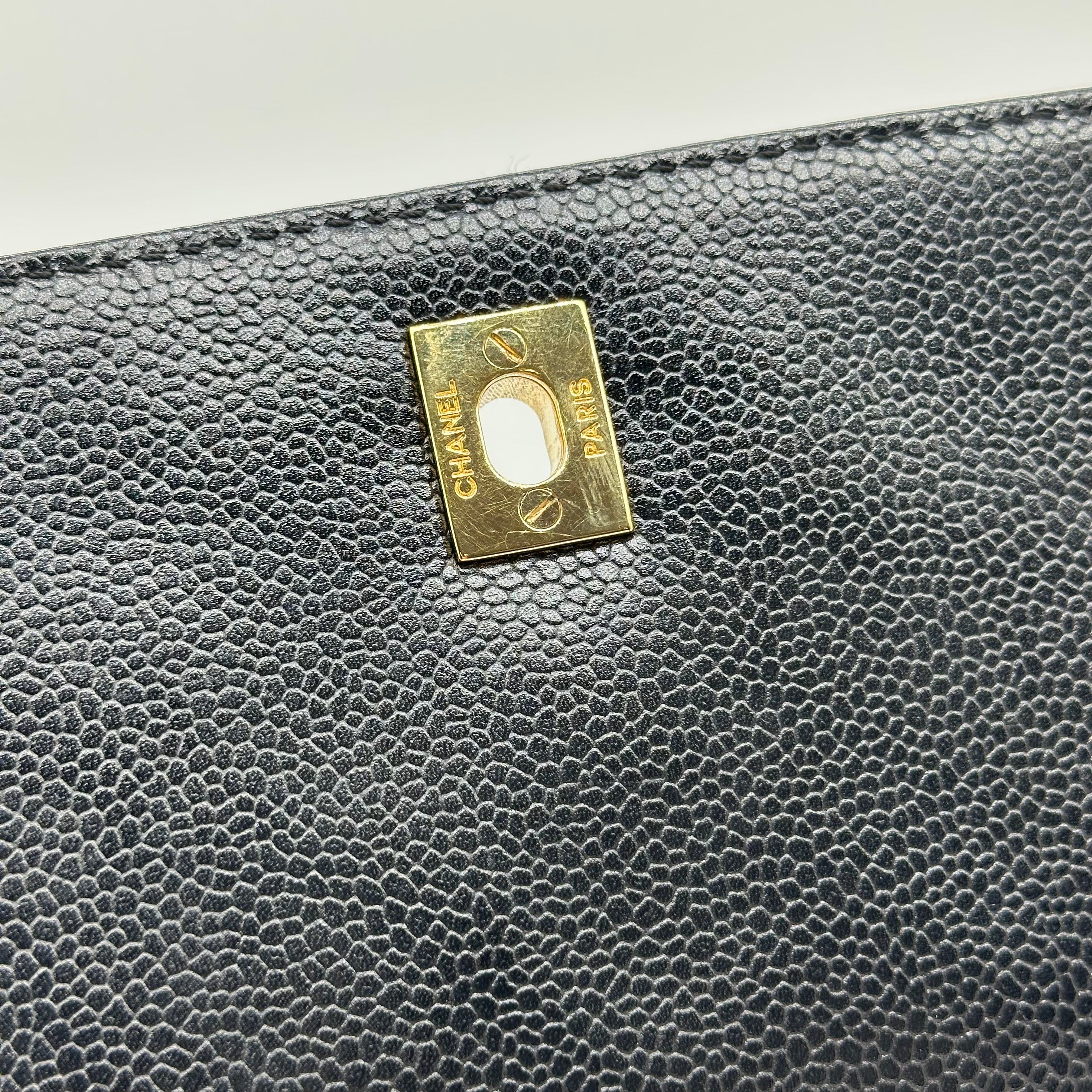 Sac à main Chanel Kelly avec poignée supérieure en cuir Caviar Matériel doré noir Matelasse Série 6