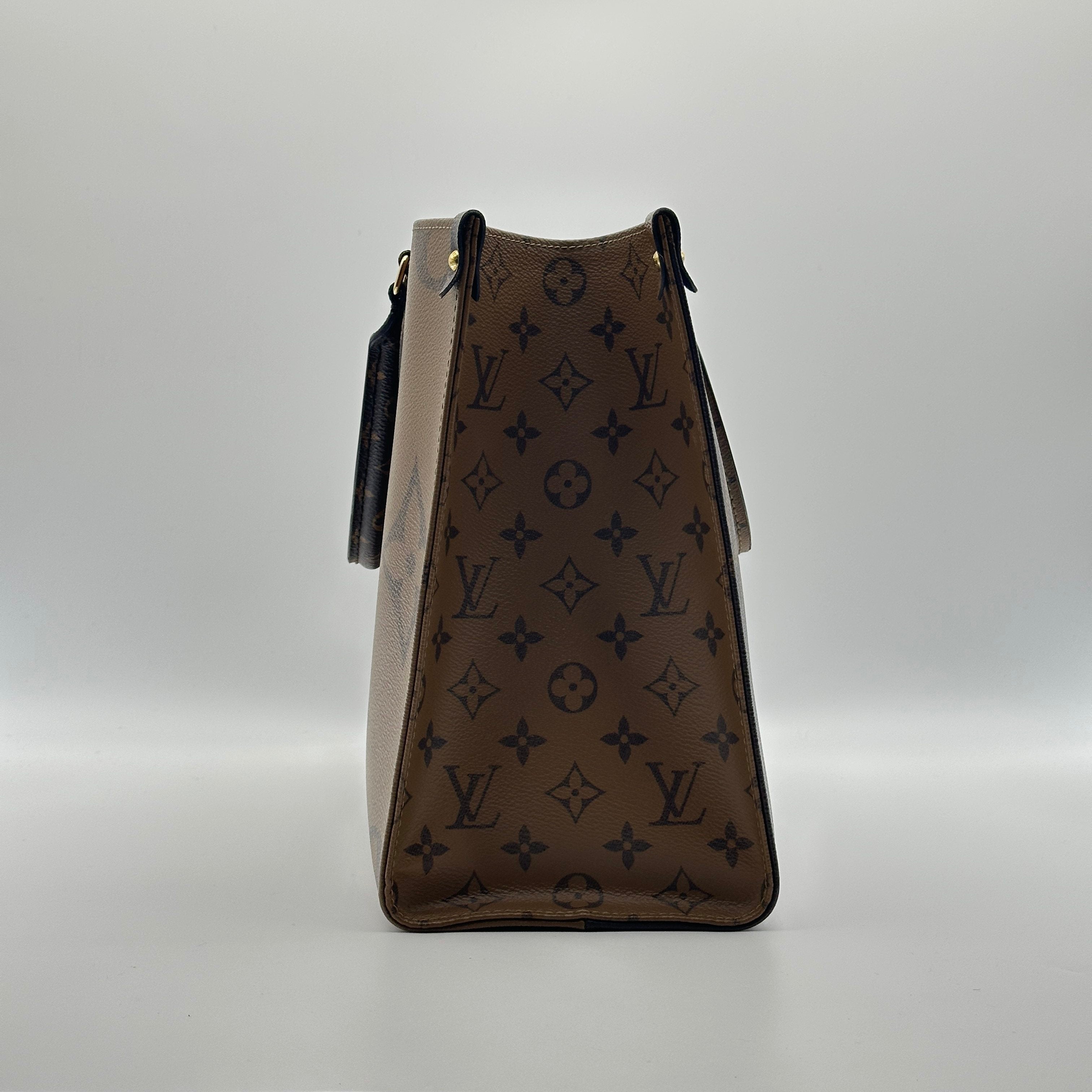 Louis Vuitton Giant Monogram Reverse On the Go MM M45321  Brown There was an RFID response