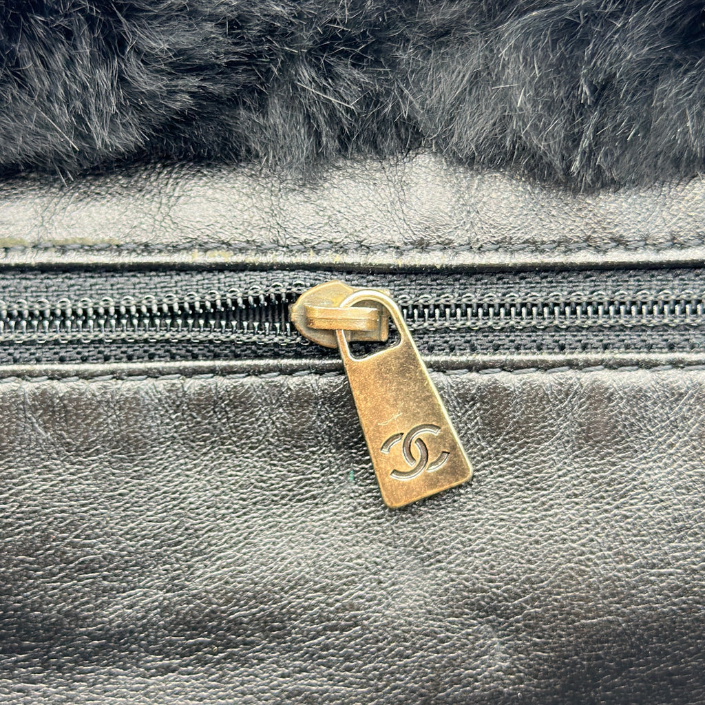▼JAPAN ONLY▼CHANEL Rabbit Fur Chain Tote Bag with CC Logo Black 6XXXXXX