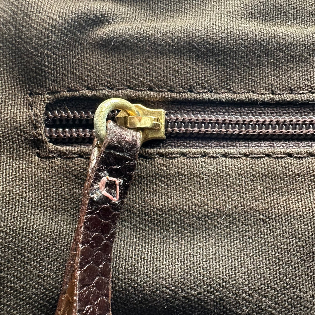 LOEWE 160th Anniversary Limited Edition Umhängetasche aus Wildleder mit Jubiläums-Logo