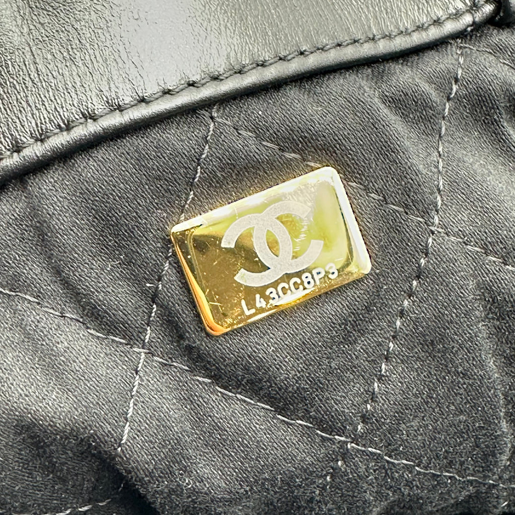 CHANEL 22 Backpack Black Calfskin Gold Hardware small