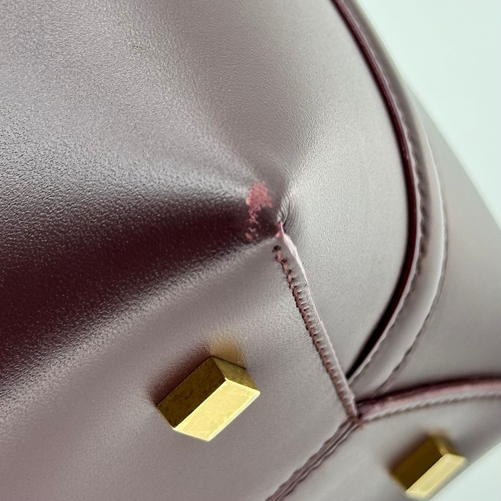 Yves Saint Laurent Sac à main 2 voies en cuir YSL LE 37 Violet 749036