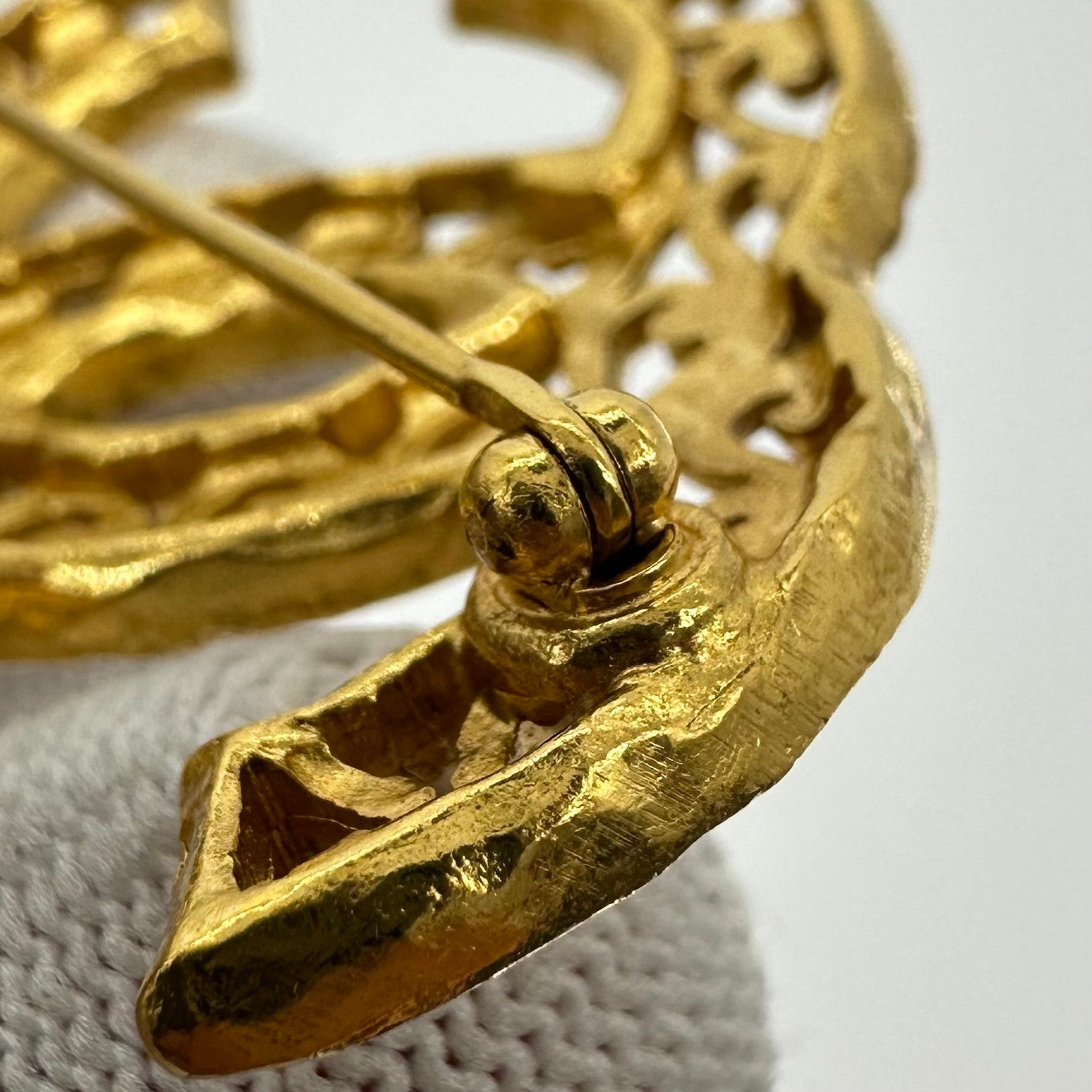 Chanel Vintage Coco Mark Swing Brooch Fringe Brooch Pin Gold 95A