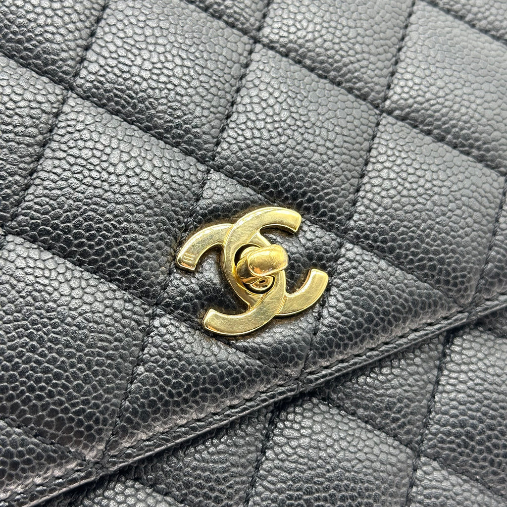 Sac à main Chanel Kelly avec poignée supérieure en cuir Caviar Matériel doré noir Matelasse Série 6