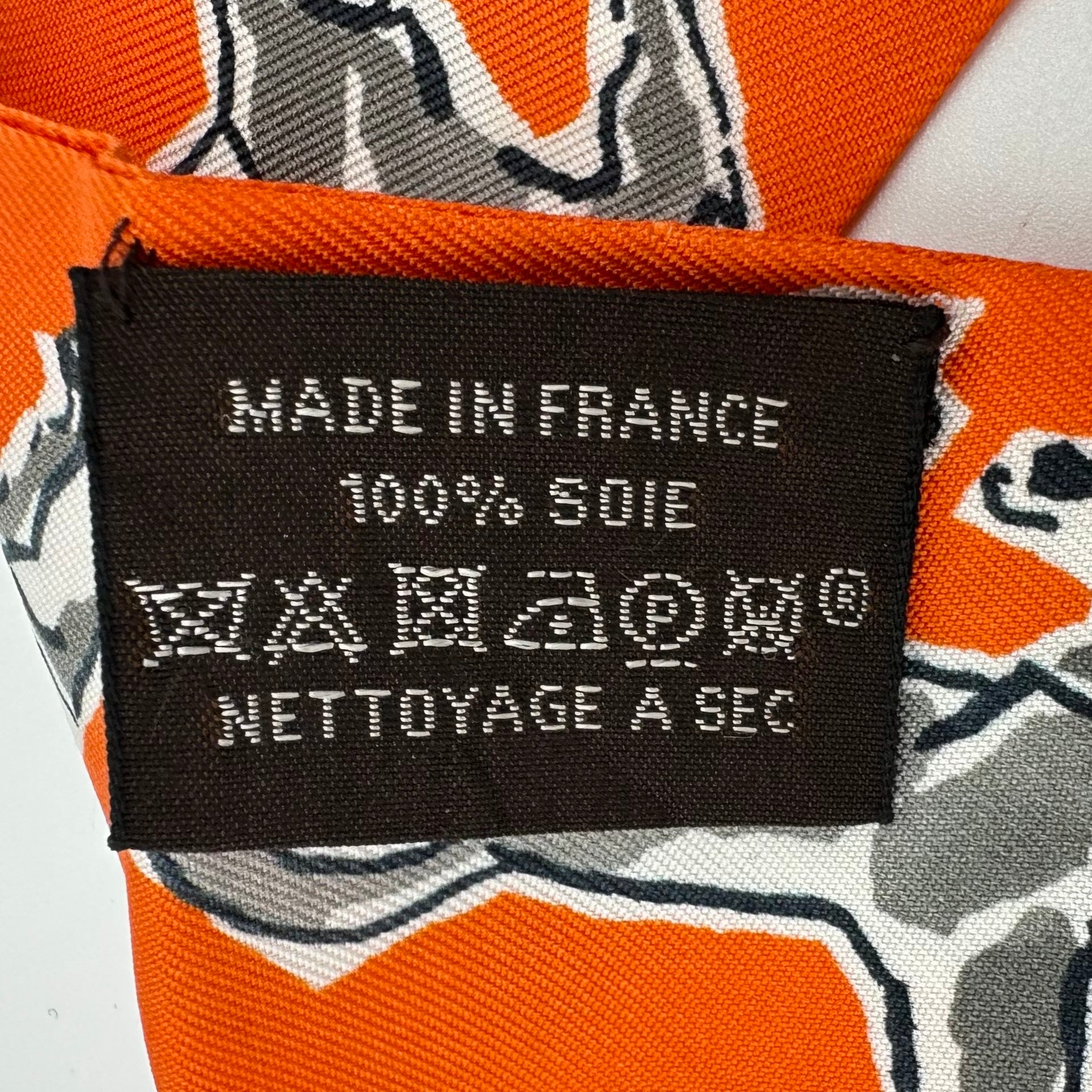 Hermes Chevaux en Liberte Twilly 100%Silk Orange 2021