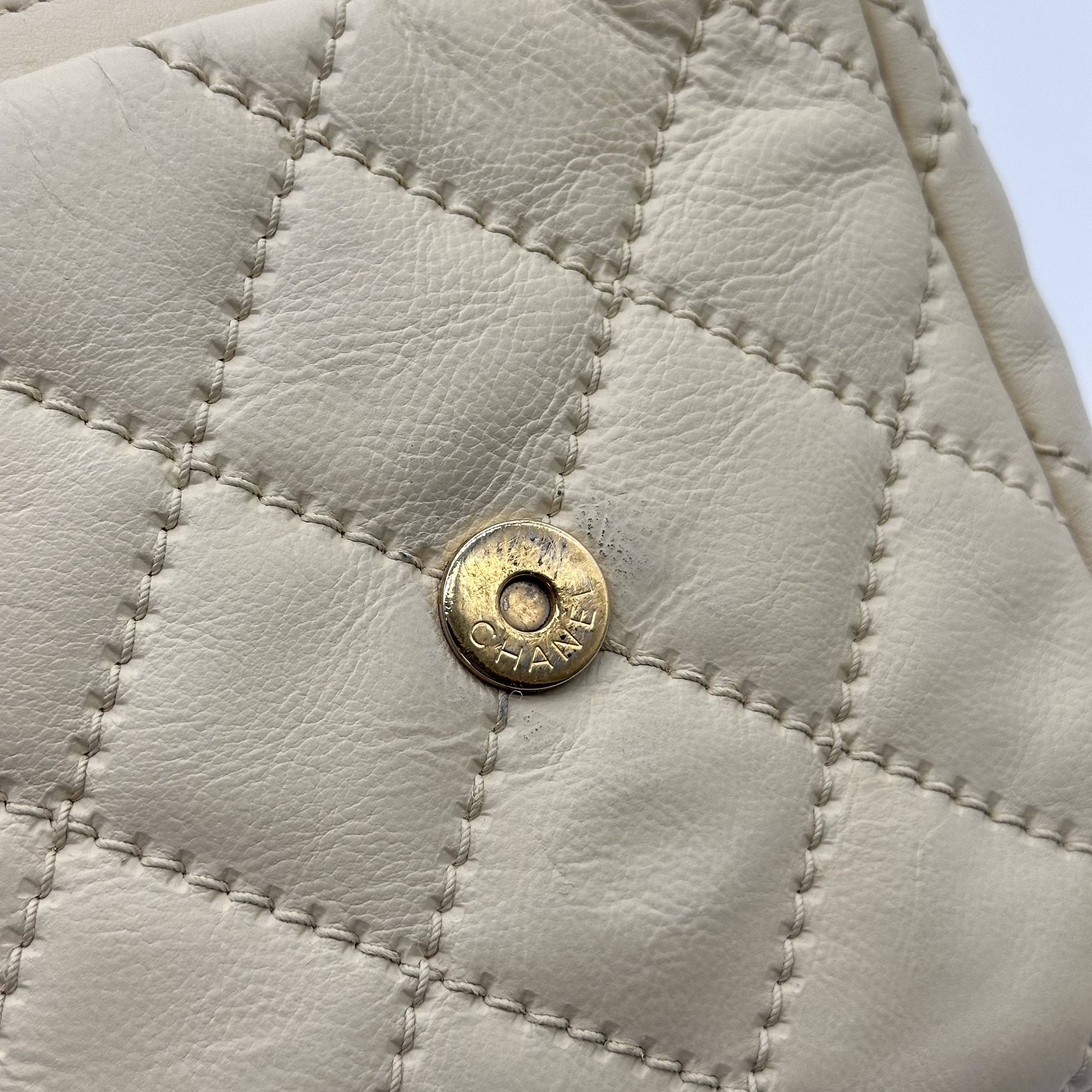 Chanel Matelassé crossbody Bag calfskin White Gold Hardware 14 Series