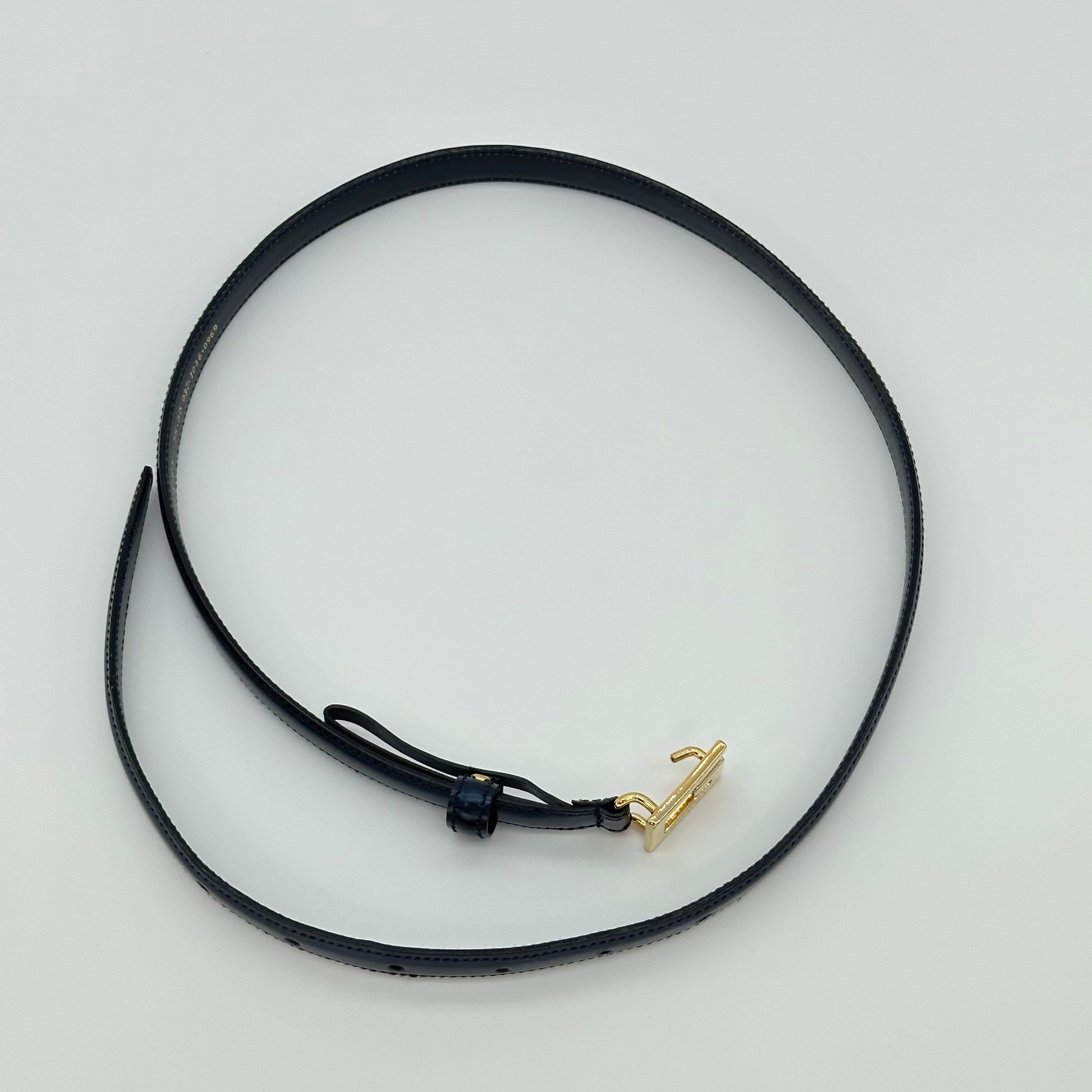 Cinturón de cuero con logo G cuadrado Gucci Cinturón clásico con hebilla dorada Talla 75