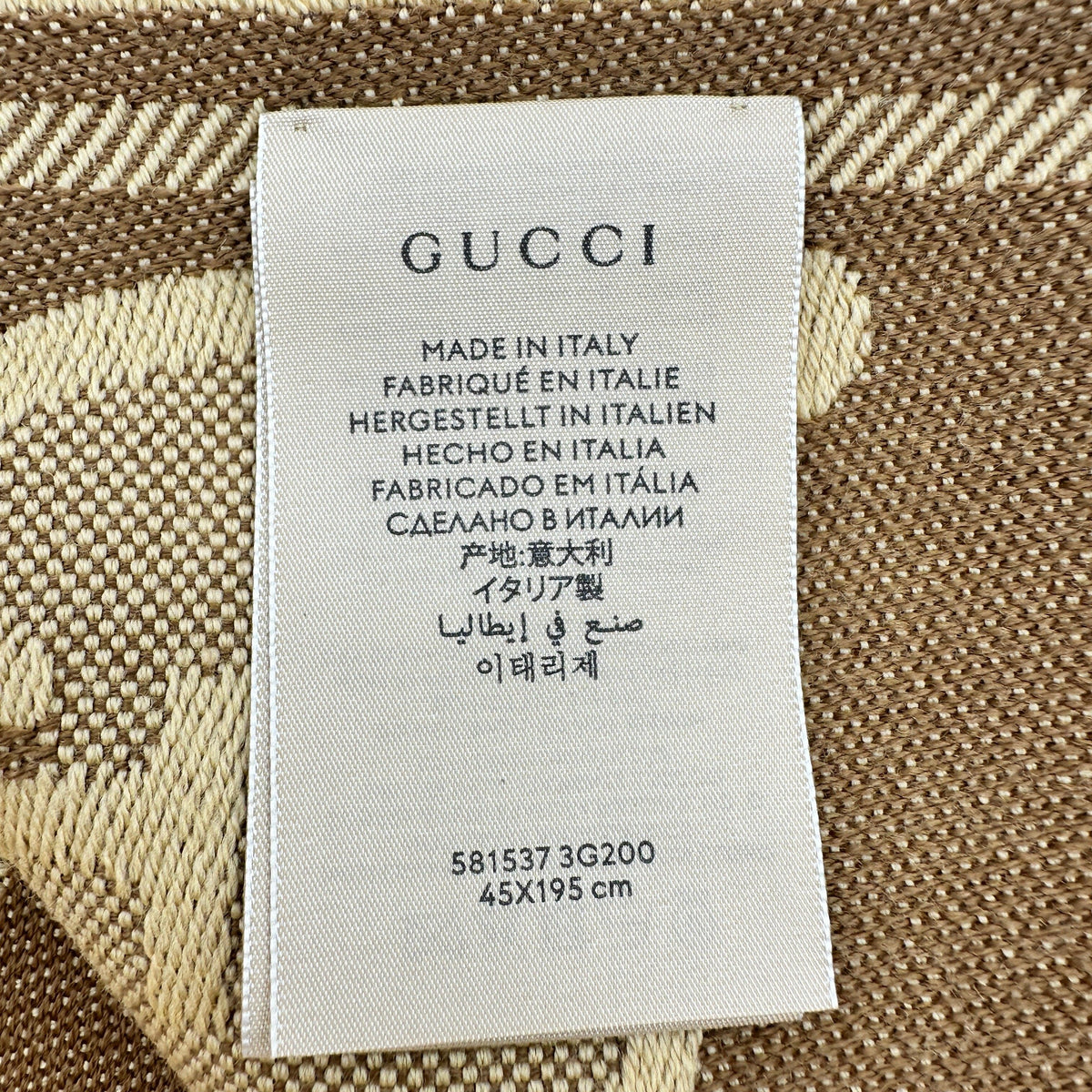 Gucci 581537 GG jacquard Scarf Wool Brown x beige Wears Lint on fabric Creases smells