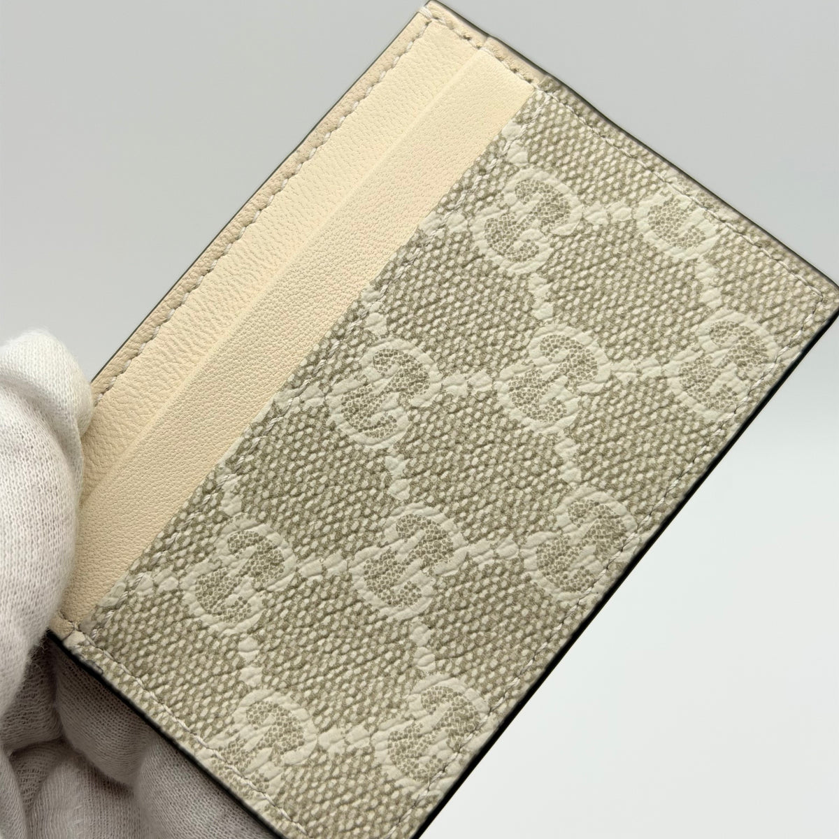 gucci gg supreme monogram gg marmont card case beige