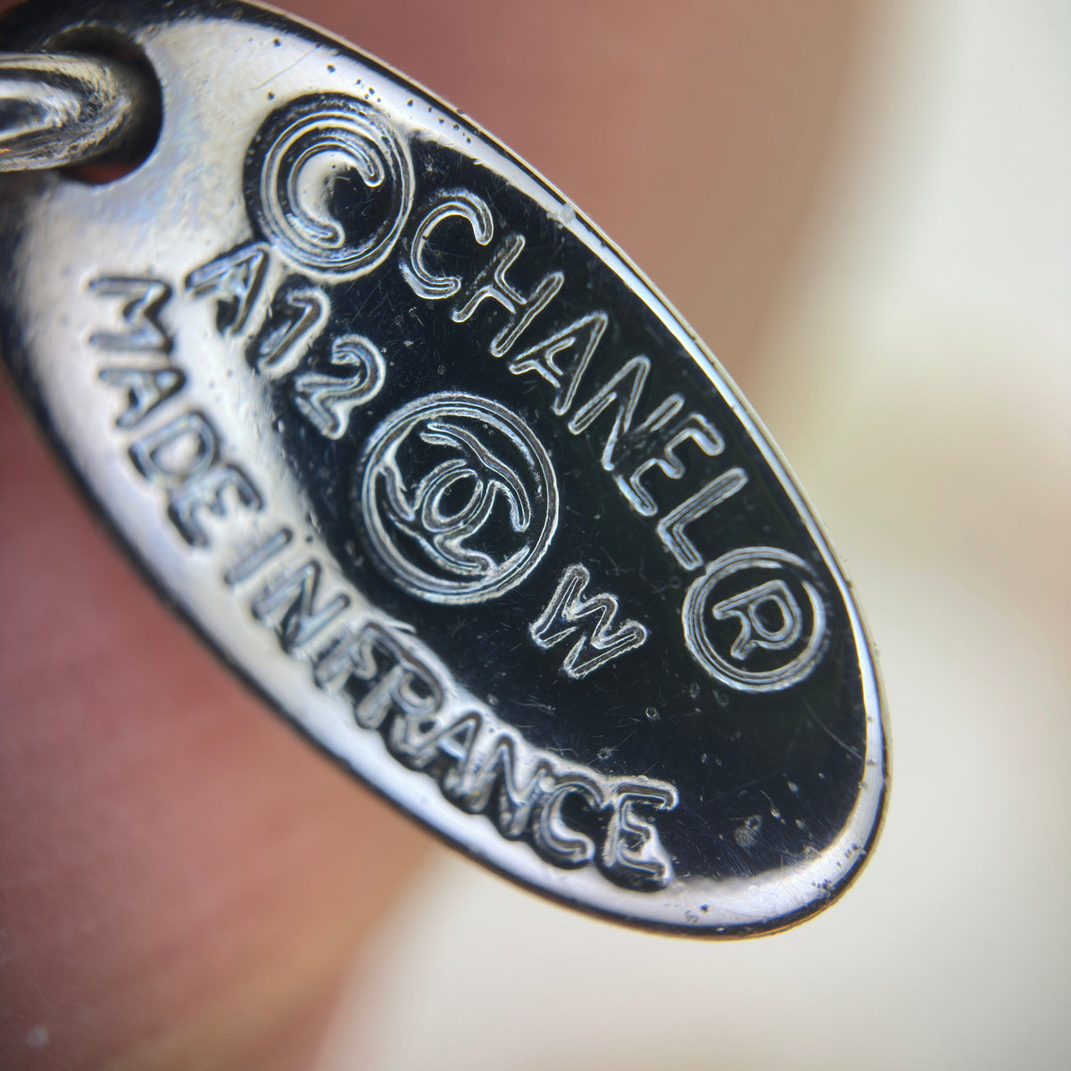 Chanel Coco Mark A12W Necklace Metal x imitation pearl Silver Wears Scratched Losing luster Marked Discoloration Oxidation staining Lint on fabric