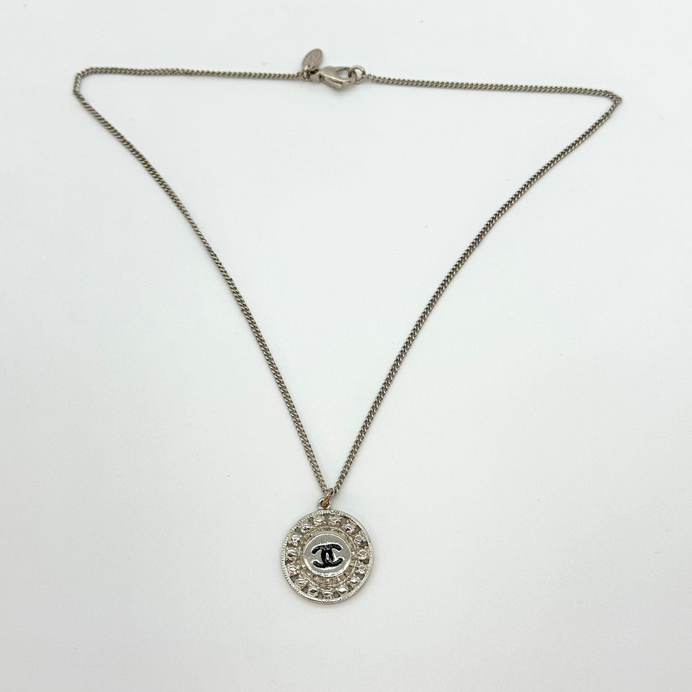 Collier Chanel Vintage Cutout Double CC Coin Noir Argent