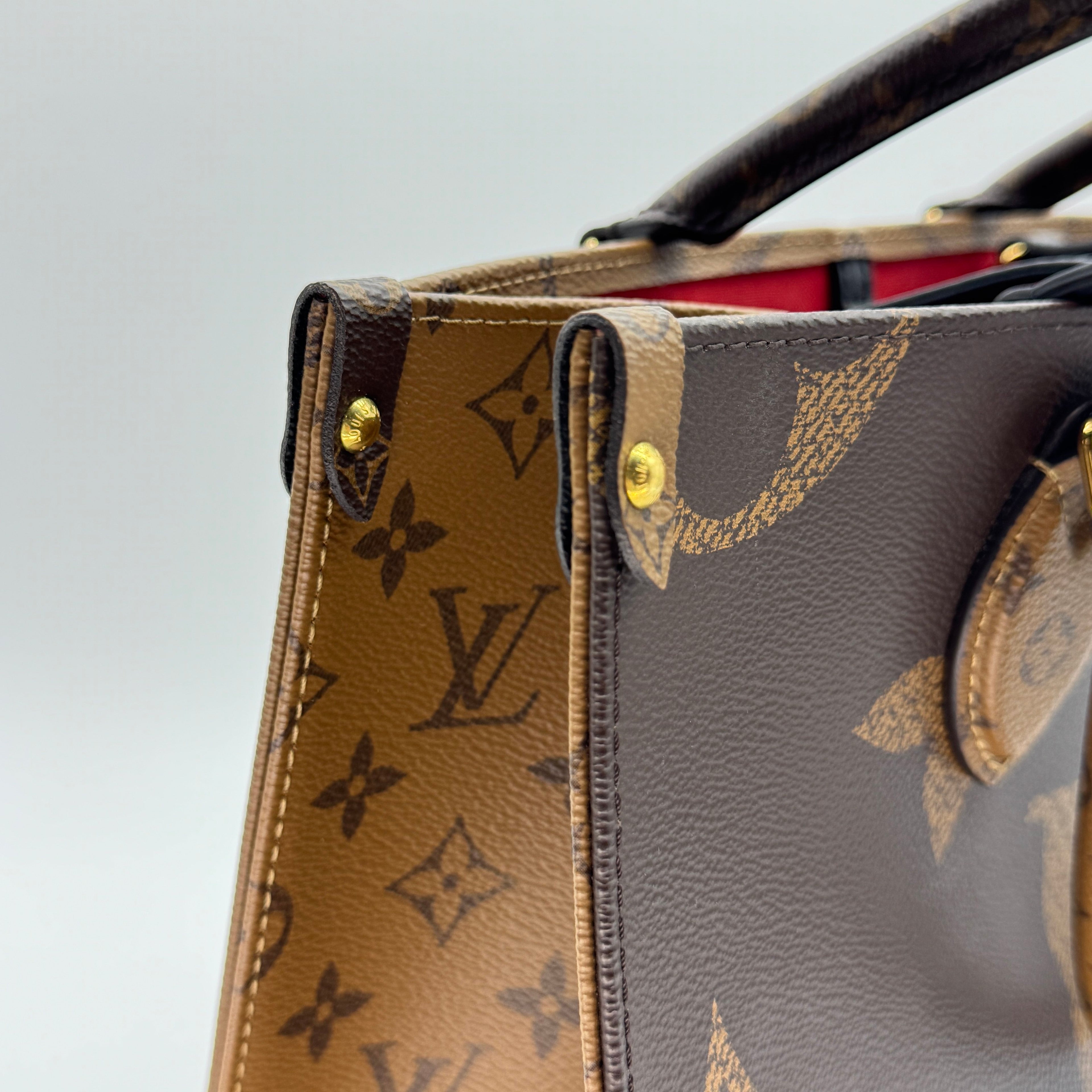 Louis Vuitton Giant Monogram Reverse On the Go MM M45321 Brown There was an RFID response