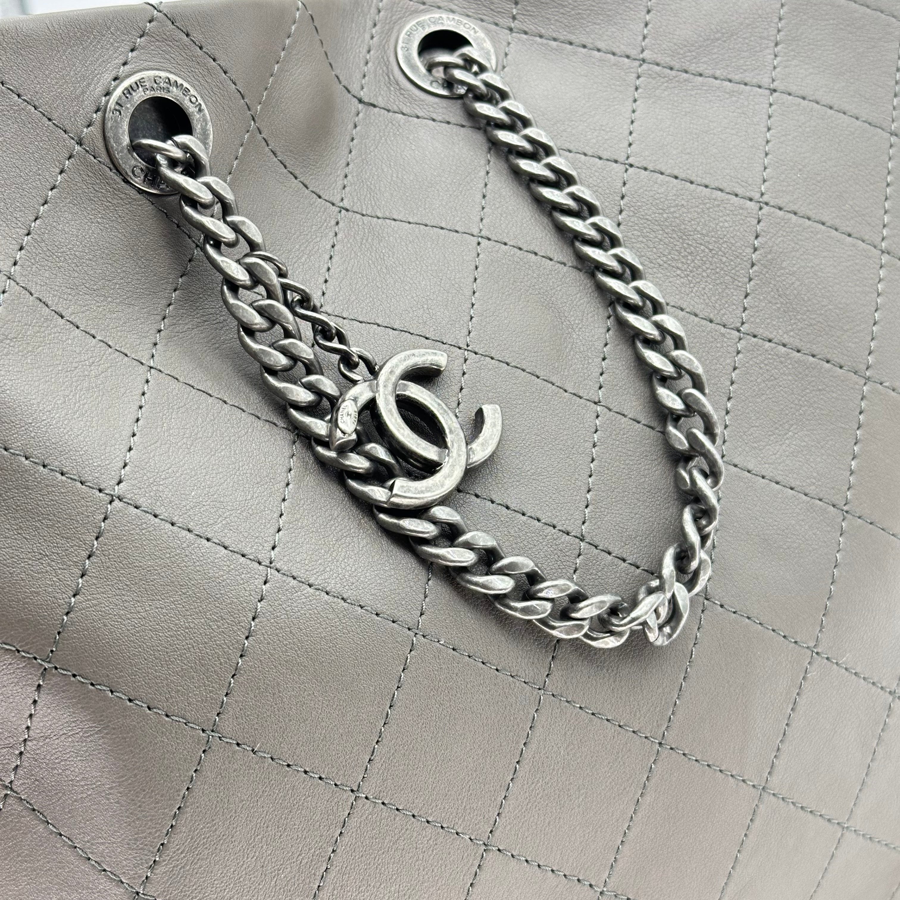 シャネル Urban Allure チェーン Handle ホーボー Stitched カーフスキン ミディアム 24 シリーズ