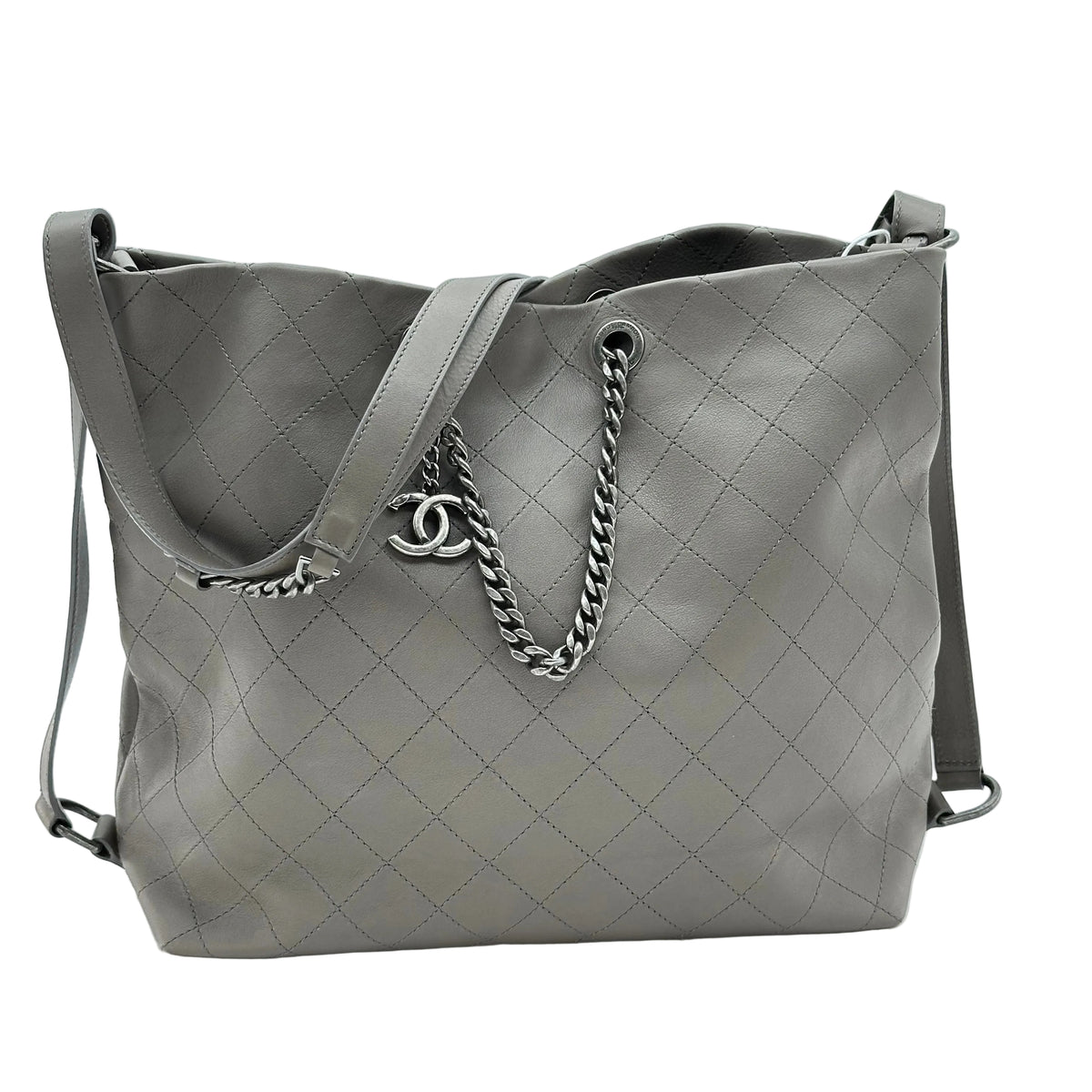 Chanel Urban Allure Poignée en chaîne Hobo Cuir de veau cousu Série Moyenne 24